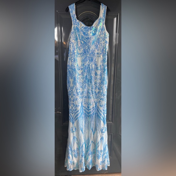 Baby blue and white iridescent sequence gown size 3X. Strechy, New with tags. - Picture 4 of 5